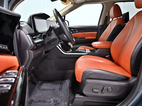 Used 2022 Kia Carnival SX Prestige FWD image 5