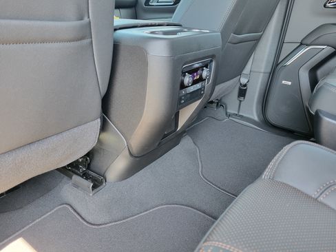 New 2026 Chevrolet Suburban High Country RWD image 39