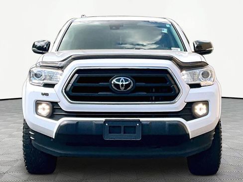 Used 2022 Toyota Tacoma SR5 w/ Technology Package RWD image 4