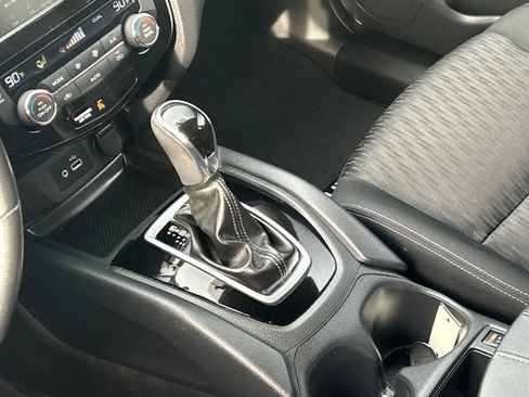 Used 2018 Nissan Rogue SV w/ Premium Package image 24