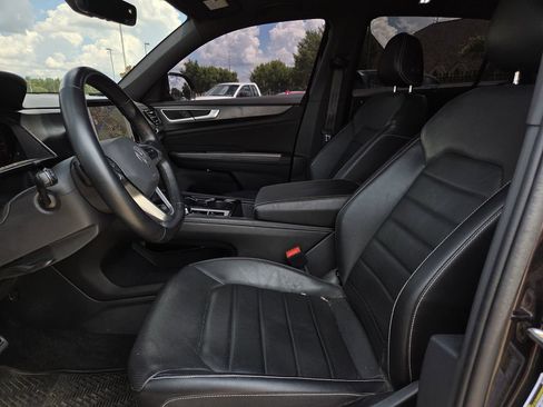 Used 2024 Volkswagen Atlas Cross Sport SEL R-Line AWD/4WD image 13
