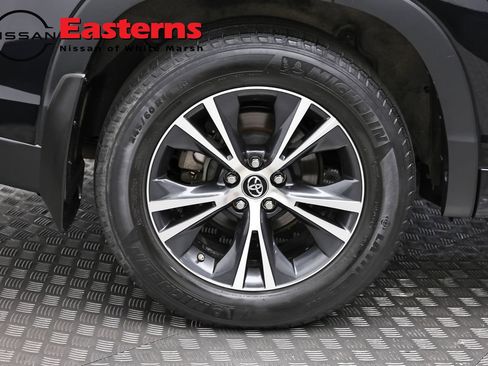 Used 2016 Toyota Highlander XLE AWD/4WD image 27