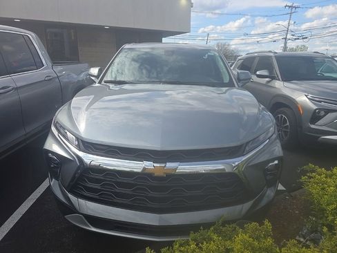 Used 2025 Chevrolet Blazer LT AWD/4WD image 2