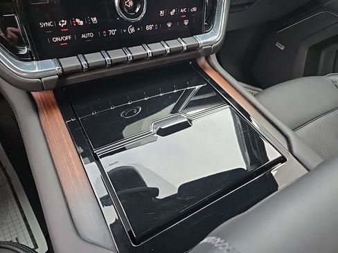 Used 2025 GMC Yukon Denali image 64