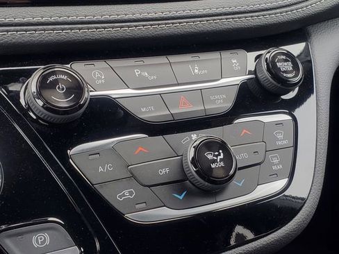 New 2026 Chrysler Pacifica Select FWD image 23