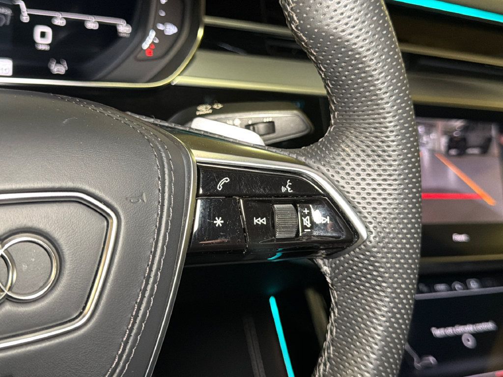 Used 2024 Audi S8 AWD/4WD image 24