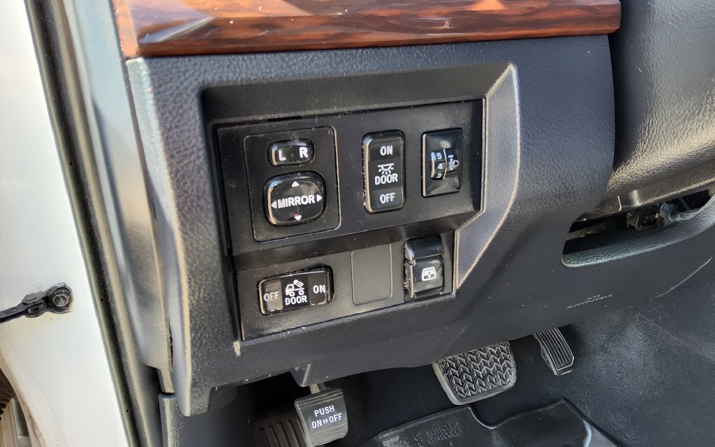 Used 2017 Toyota Tundra Limited AWD/4WD image 18