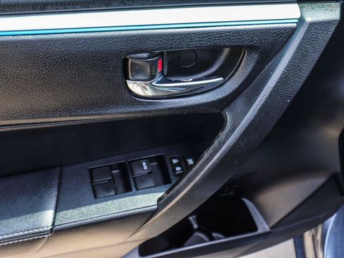 Used 2014 Toyota Corolla S FWD image 32