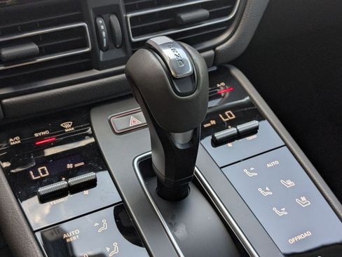 Certified 2026 Porsche Macan AWD/4WD image 19