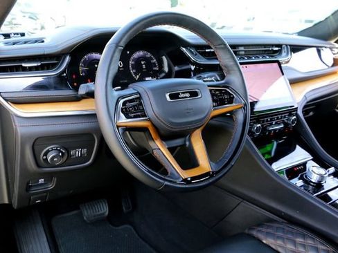 Used 2025 Jeep Grand Cherokee L Summit AWD/4WD image 9