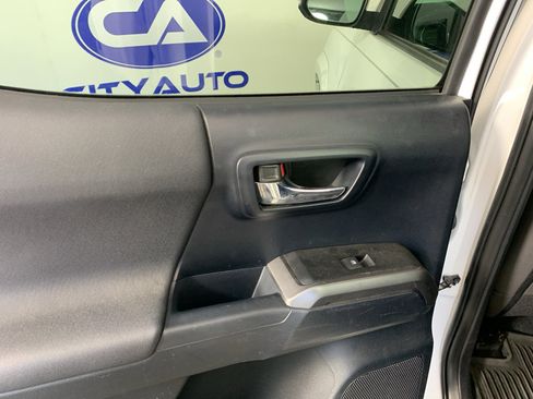 Used 2016 Toyota Tacoma TRD Sport RWD image 31