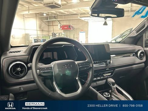 Used 2024 Chevrolet Colorado Z71 w/ Z71 Convenience Package 2 AWD/4WD image 15