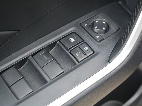 Used 2022 Toyota RAV4 LE AWD/4WD image 8