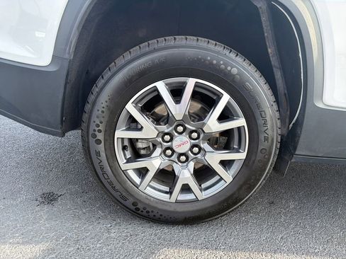 Used 2023 GMC Acadia SLT image 32