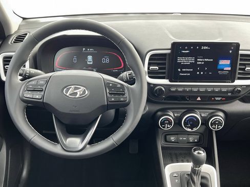 Certified 2025 Hyundai Venue Limited FWD image 17