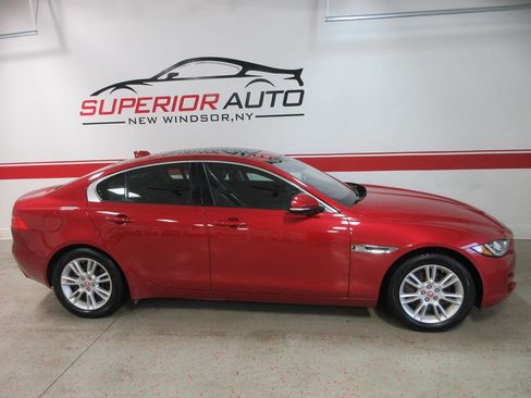Used 2017 Jaguar XE Premium image 5