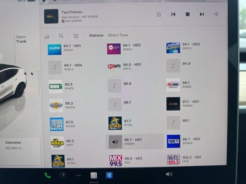 Used 2022 Tesla Model Y Long Range image 18