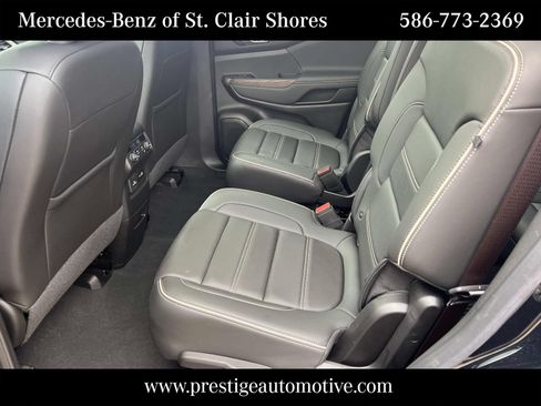 Used 2023 GMC Acadia Denali w/ Denali Ultimate Package AWD/4WD image 15