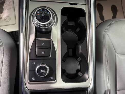 Used 2021 Ford Explorer XLT w/ Equipment Group 202A AWD/4WD image 35