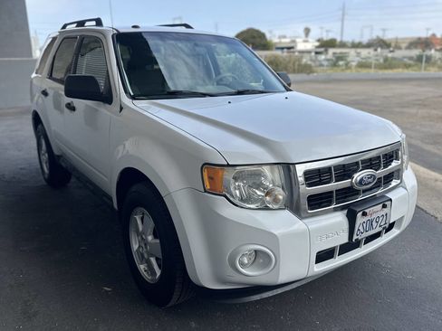 Used 2012 Ford Escape XLT FWD image 2