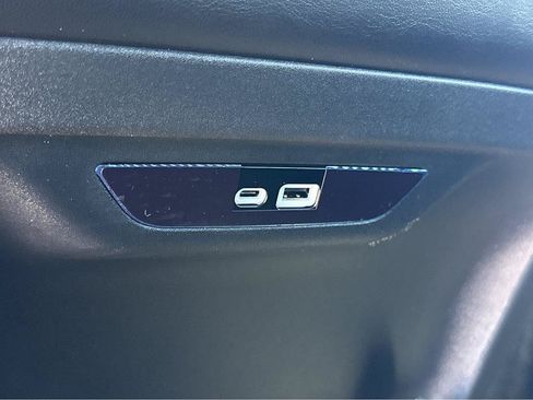 Used 2025 Chrysler Pacifica Select FWD image 17