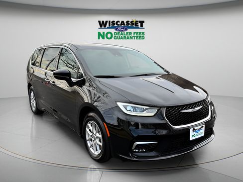 Used 2024 Chrysler Pacifica Touring-L FWD image 22