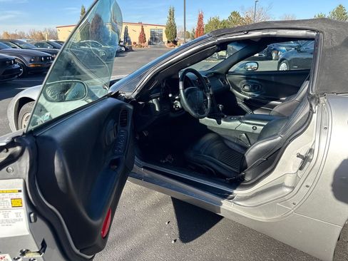 Used 2004 Chevrolet Corvette Convertible w/ Preferred Equipment Group RWD image 40