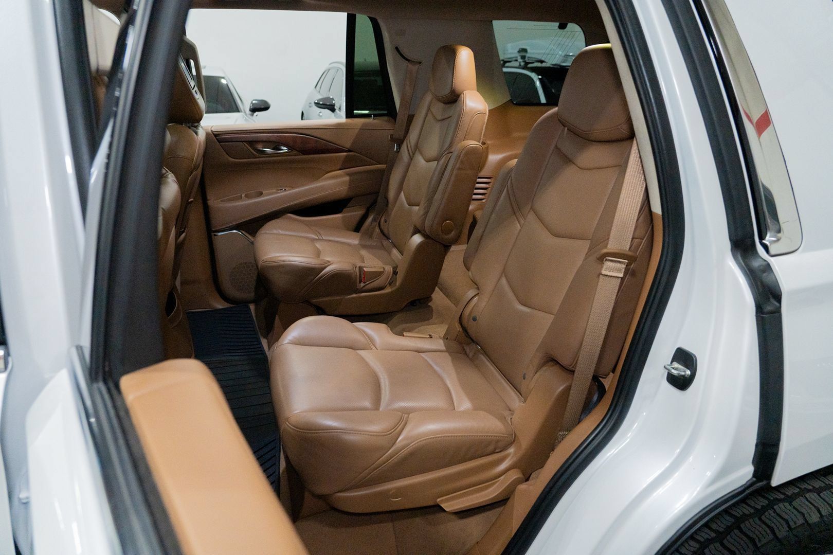 Used 2016 Cadillac Escalade Platinum AWD/4WD image 25