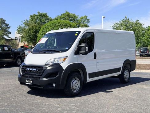 Used 2025 RAM ProMaster 2500 w/ Convenience Group FWD image 21