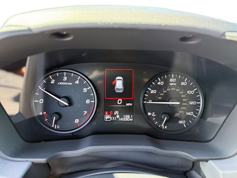 Used 2025 Subaru Crosstrek 2.0i AWD/4WD image 11