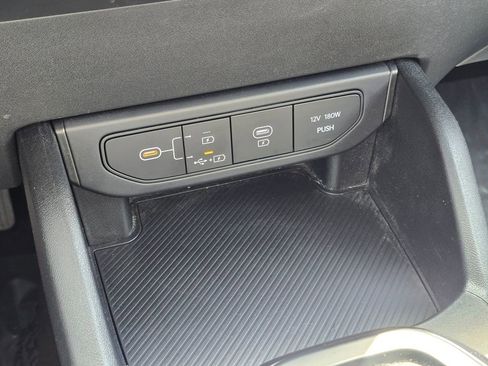 Used 2025 Kia K4 FWD image 28