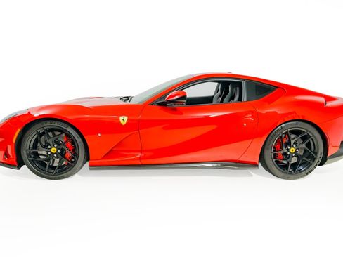 Used 2018 Ferrari 812 Superfast RWD image 3