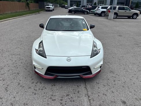 Used 2019 Nissan 370Z NISMO RWD image 8