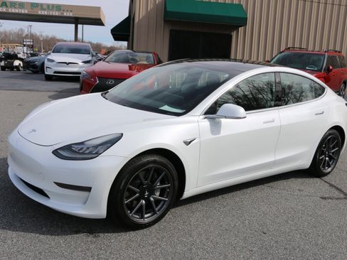 Used 2019 Tesla Model 3 image 1