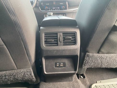 Used 2022 Nissan Rogue SV image 27