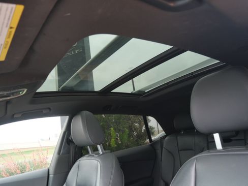 Used 2019 Audi Q8 Premium Plus w/ Premium Plus image 9