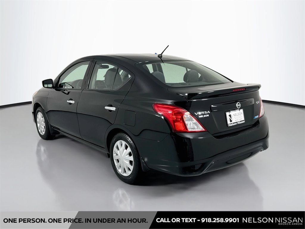 Used 2016 Nissan Versa SV FWD image 7