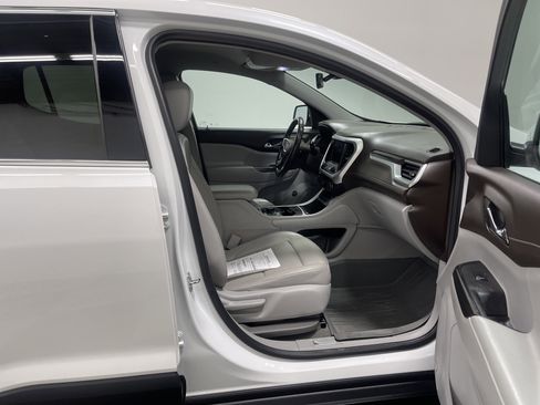 Used 2020 GMC Acadia SLT w/ LPO, Floor Liner Package image 26