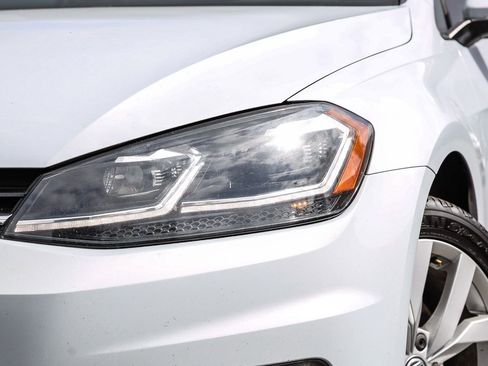 Used 2019 Volkswagen Golf SE image 2