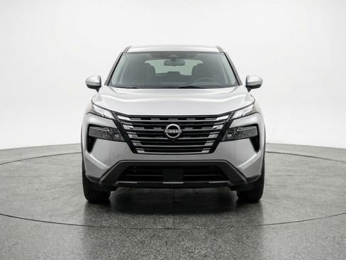 Used 2025 Nissan Rogue SV image 2