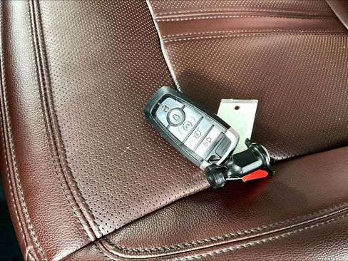 Used 2023 Ford Expedition Limited image 10