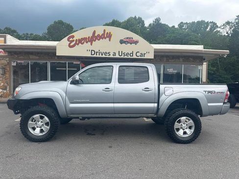 Used 2015 Toyota Tacoma 4x4 Double Cab image 2