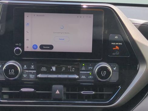 Used 2023 Toyota Highlander XLE FWD image 15