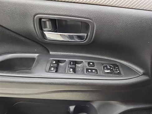 Used 2018 Mitsubishi Outlander SE image 25