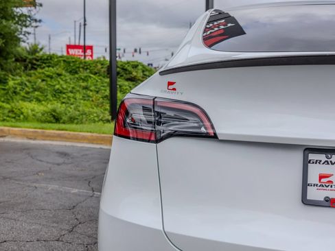 Used 2024 Tesla Model Y Performance AWD/4WD image 22