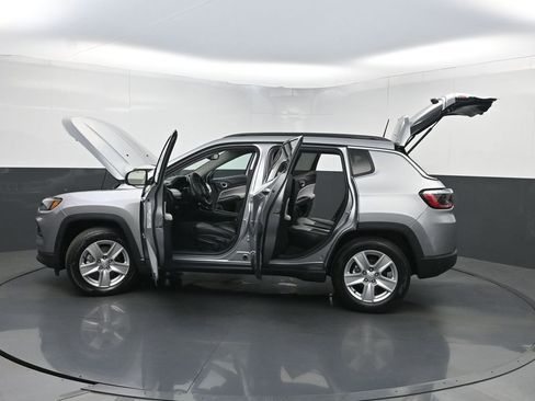 Used 2022 Jeep Compass Latitude FWD image 35