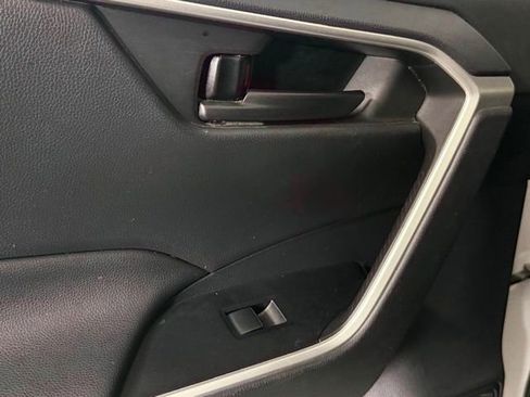Used 2019 Toyota RAV4 LE image 23