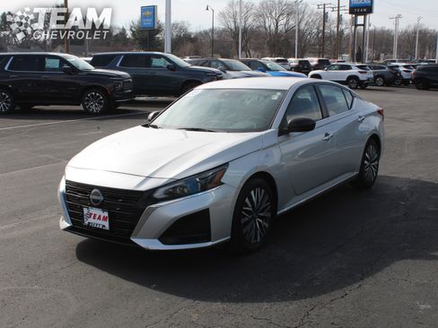 Used 2024 Nissan Altima 2.5 SV image 8