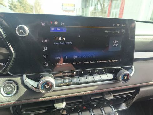 Used 2024 Chevrolet Colorado Z71 w/ Z71 Convenience Package 2 image 16