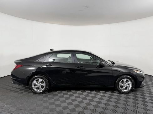 Used 2022 Hyundai Elantra SE FWD image 7